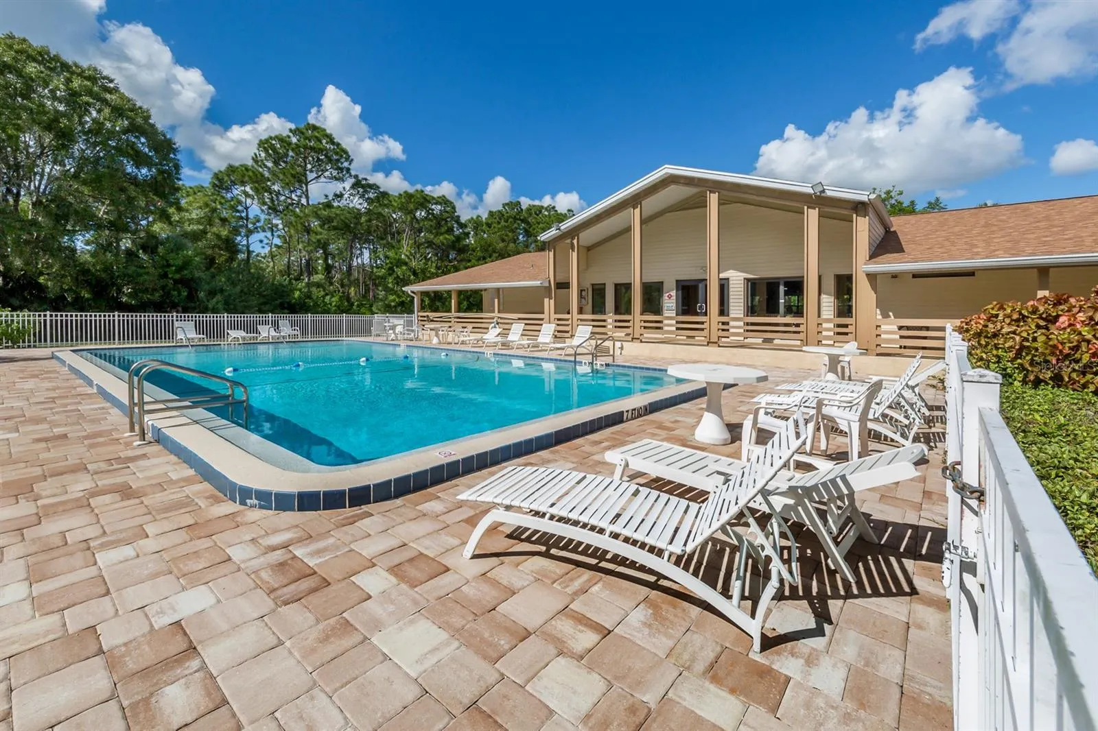1102 SOUTHLAKE CT