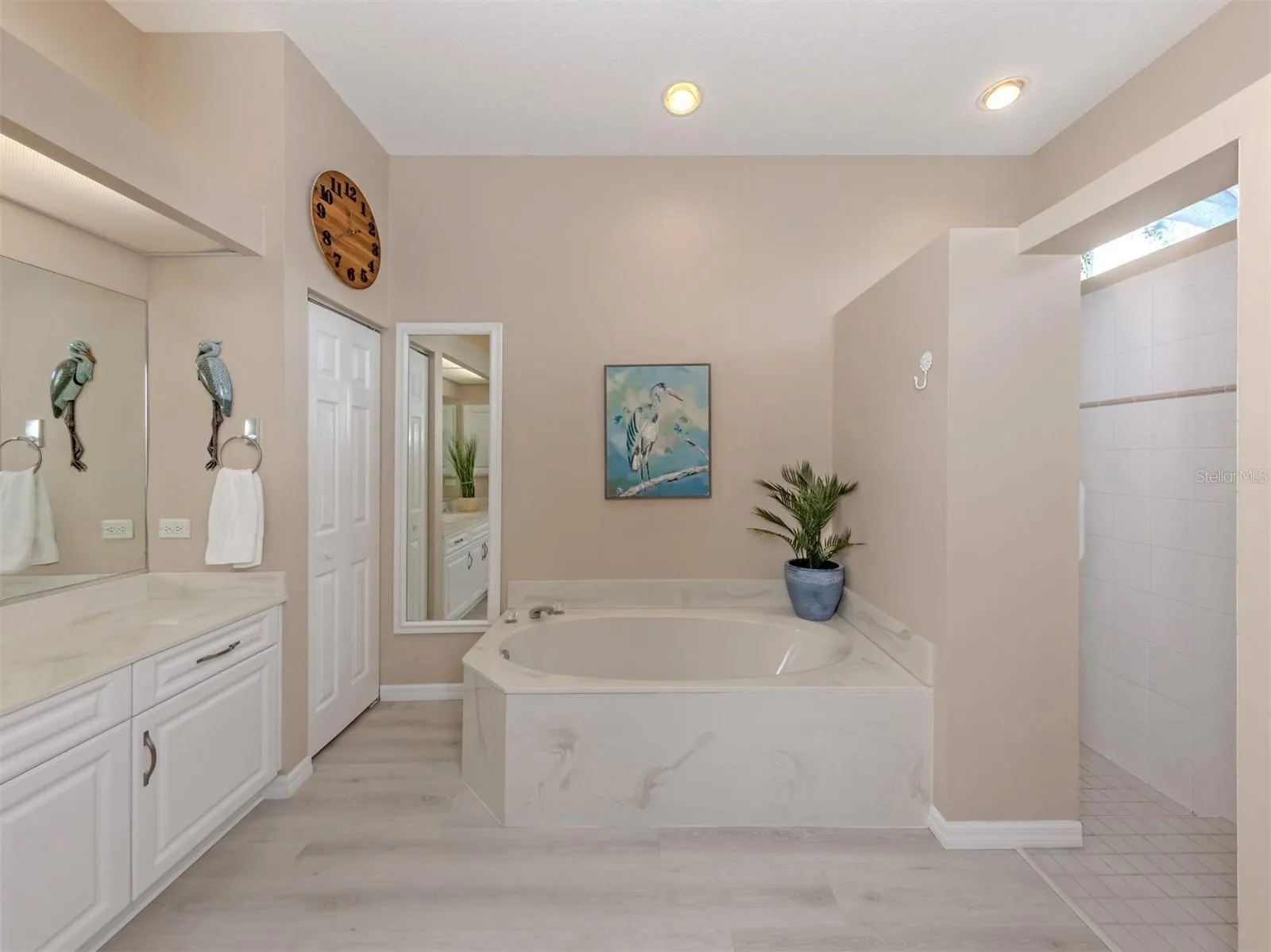 1102 SOUTHLAKE CT