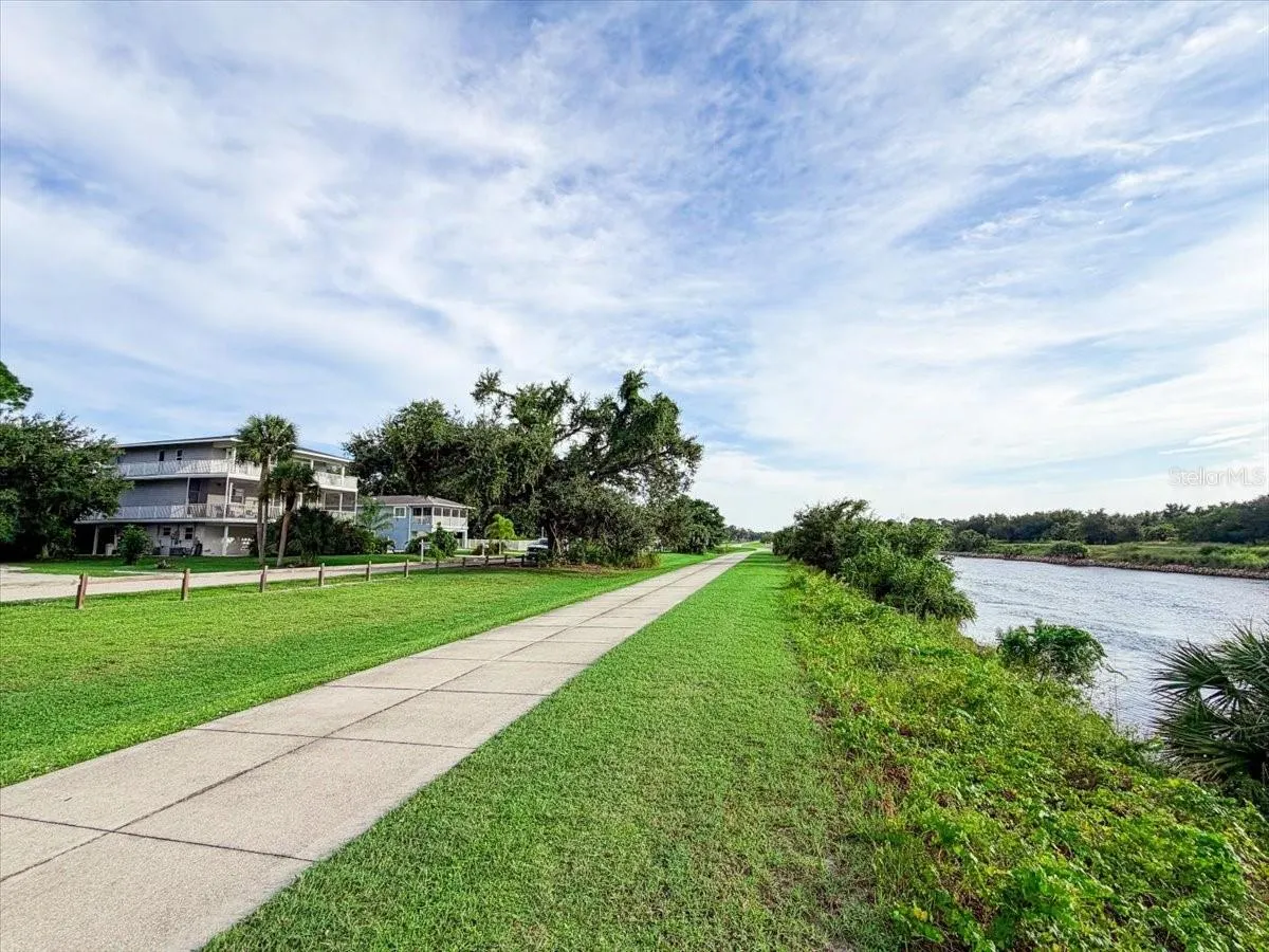 1775 SCENIC DR