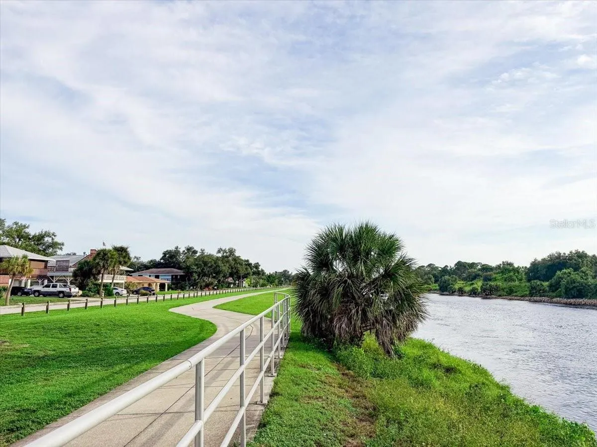 1775 SCENIC DR