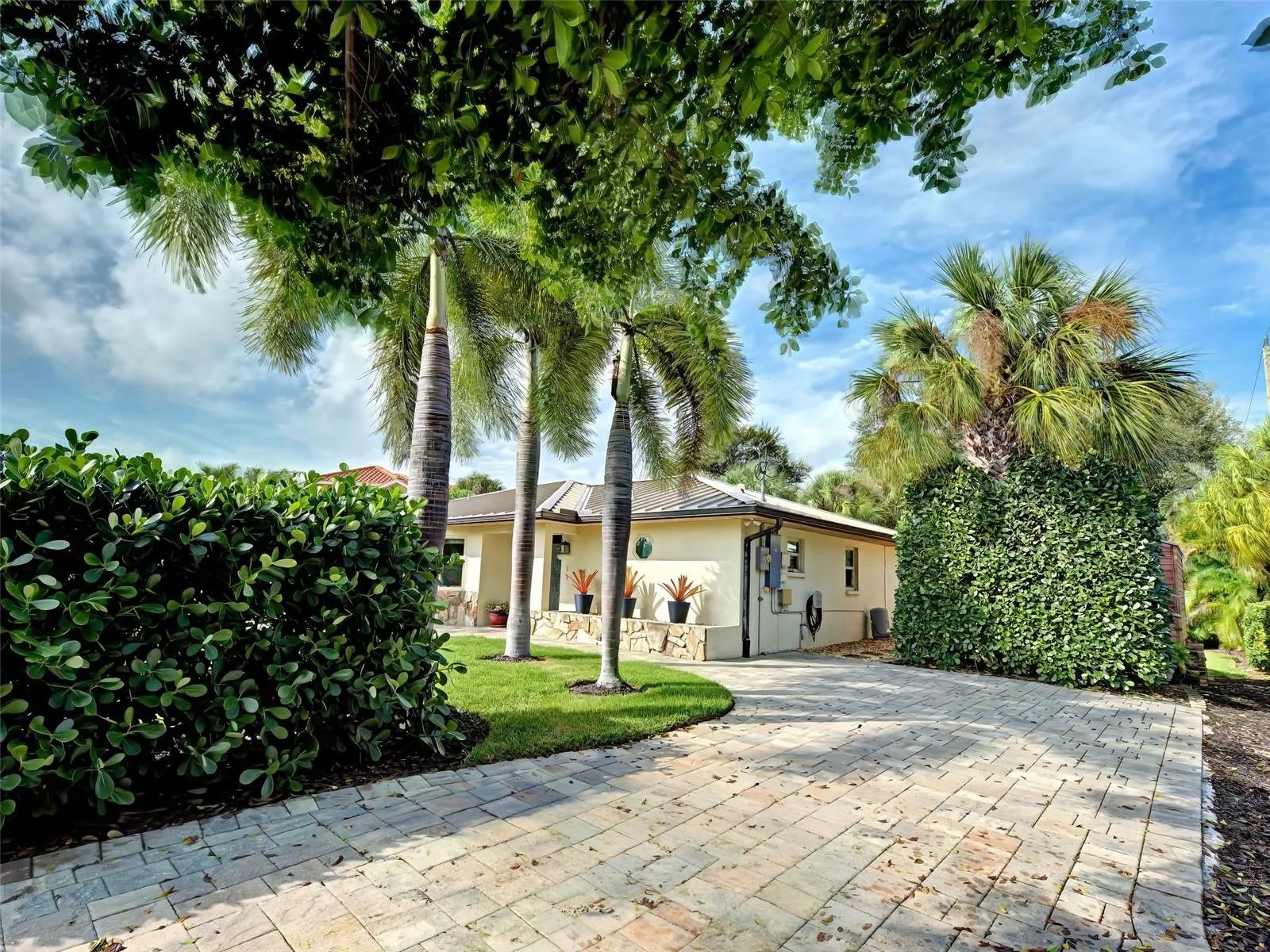 800 OSPREY ST