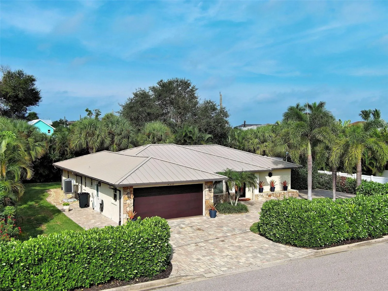 800 OSPREY ST
