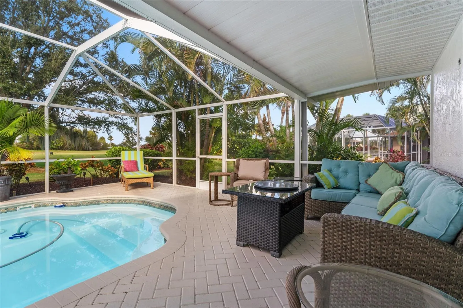 966 N DORAL LN