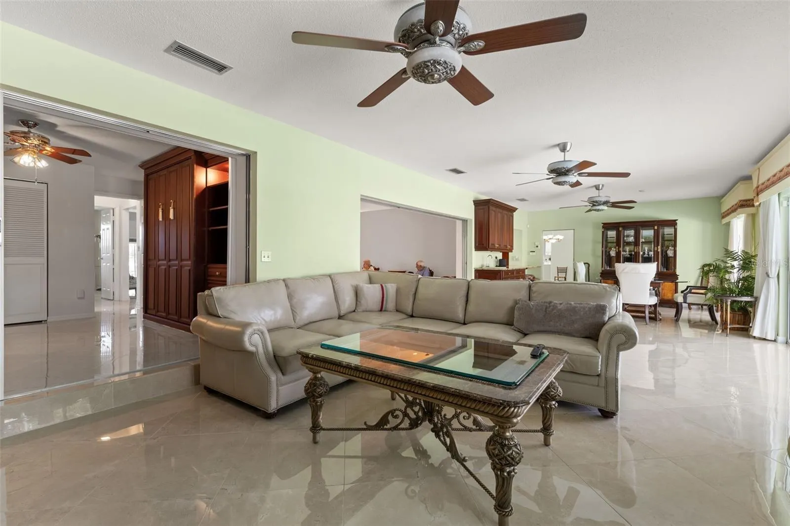 966 N DORAL LN