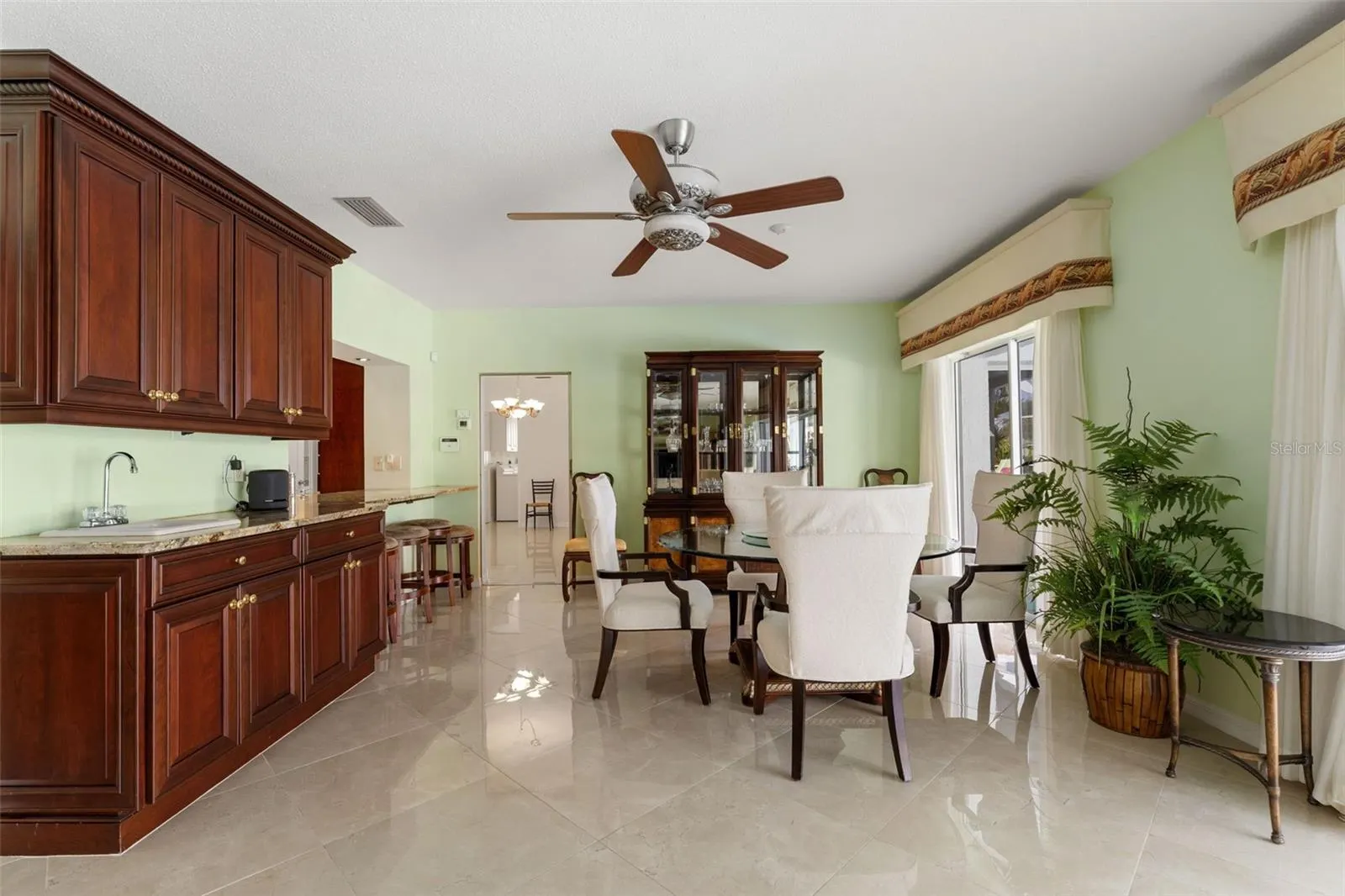 966 N DORAL LN
