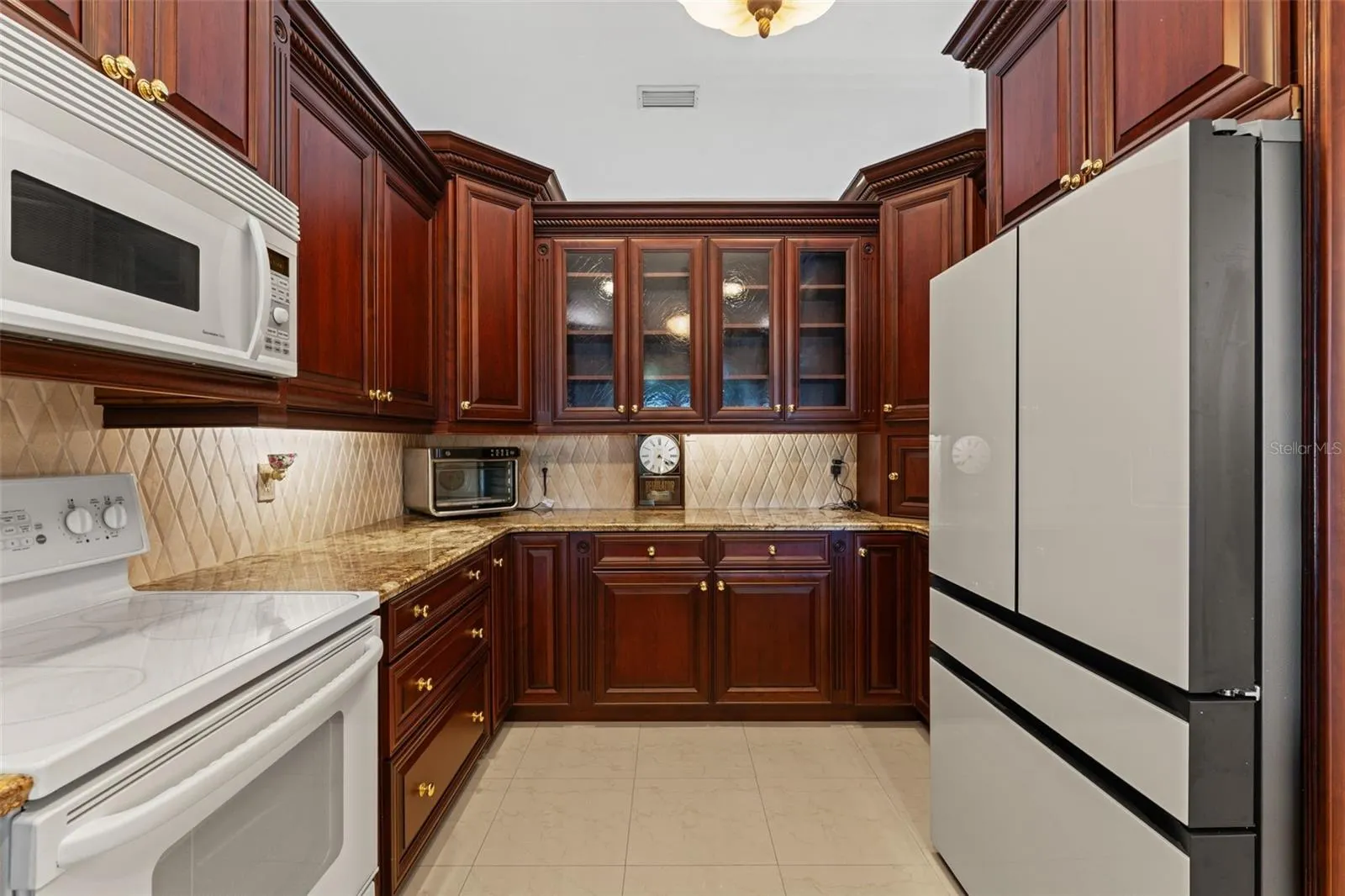 966 N DORAL LN