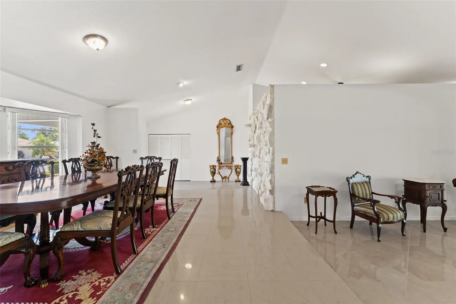966 N DORAL LN