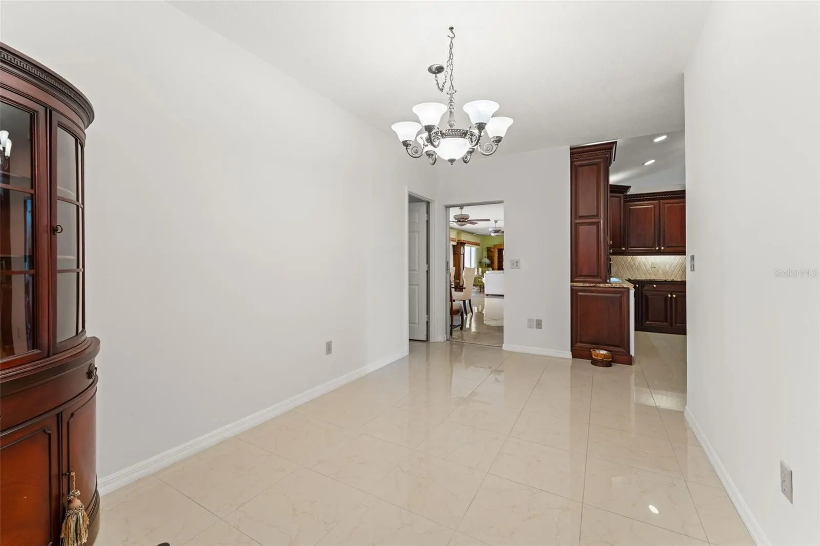 966 N DORAL LN