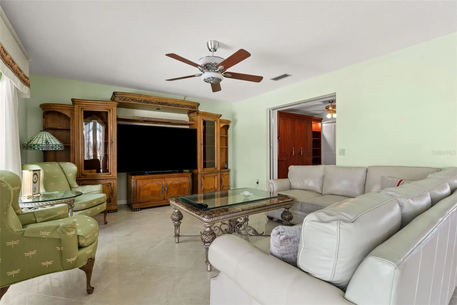 966 N DORAL LN