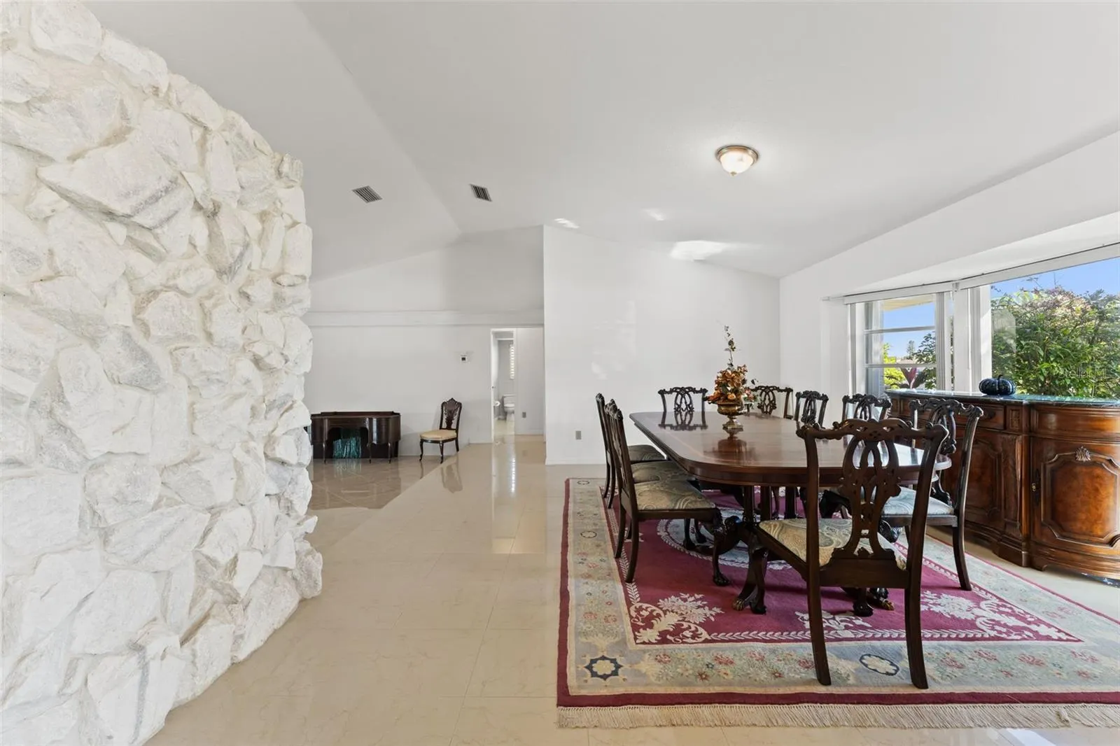 966 N DORAL LN