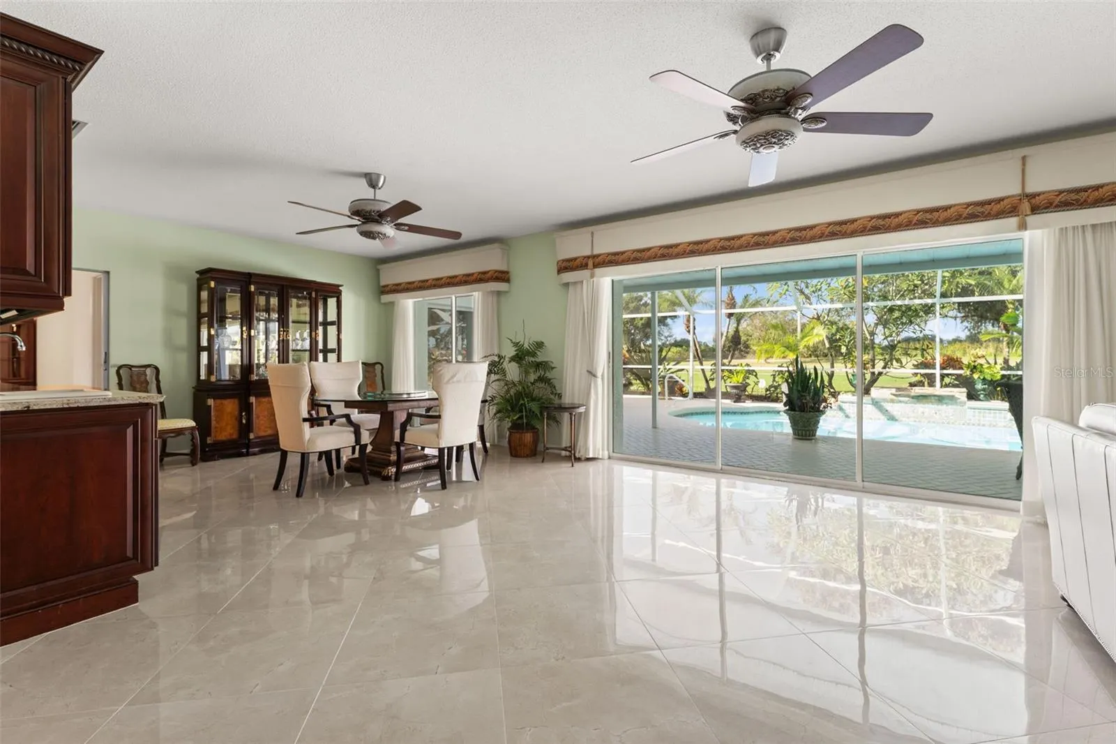 966 N DORAL LN
