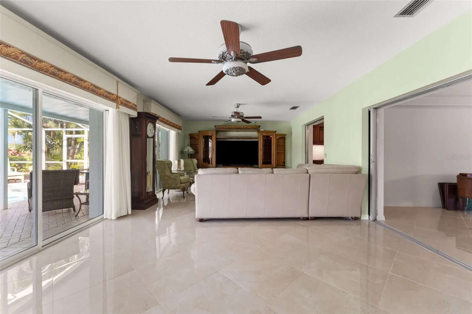 966 N DORAL LN