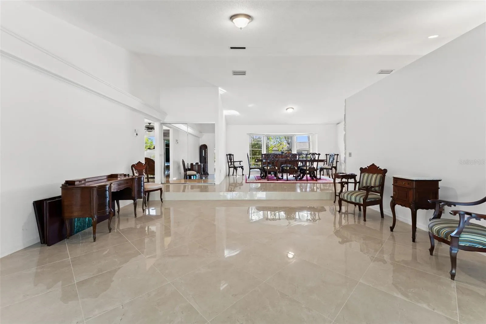 966 N DORAL LN