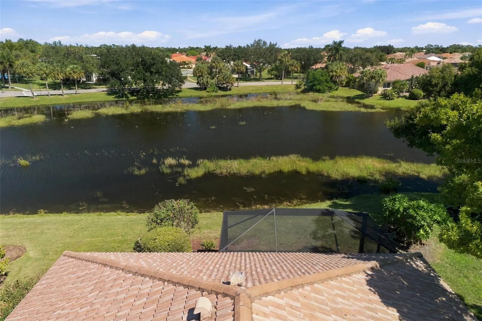 687 LAKESCENE DR