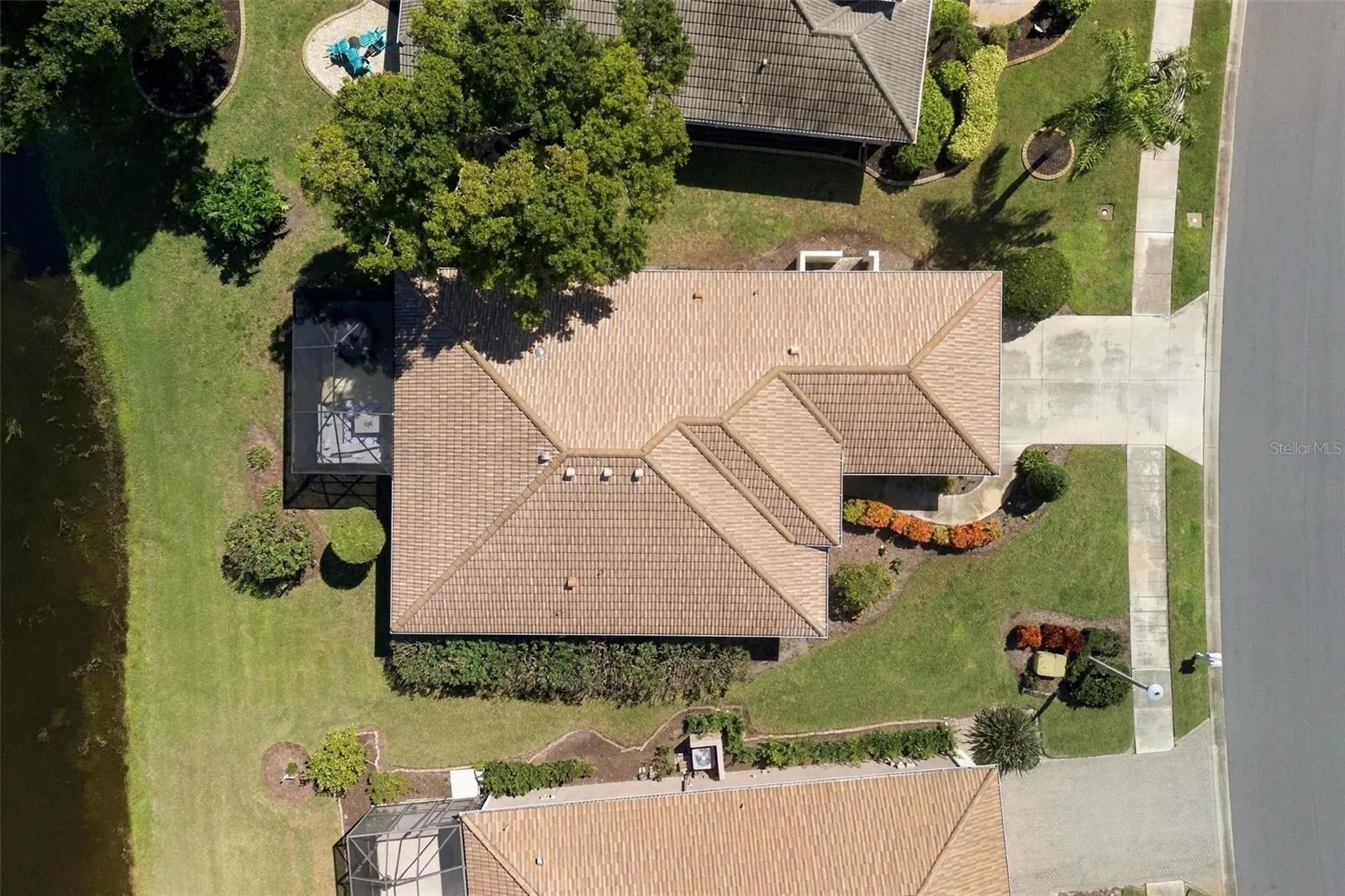 687 LAKESCENE DR