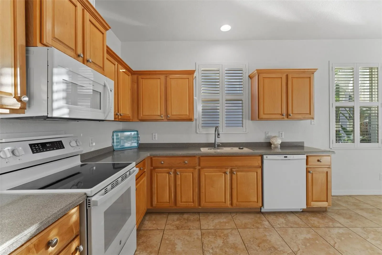 2216 WEAVER BIRD LN