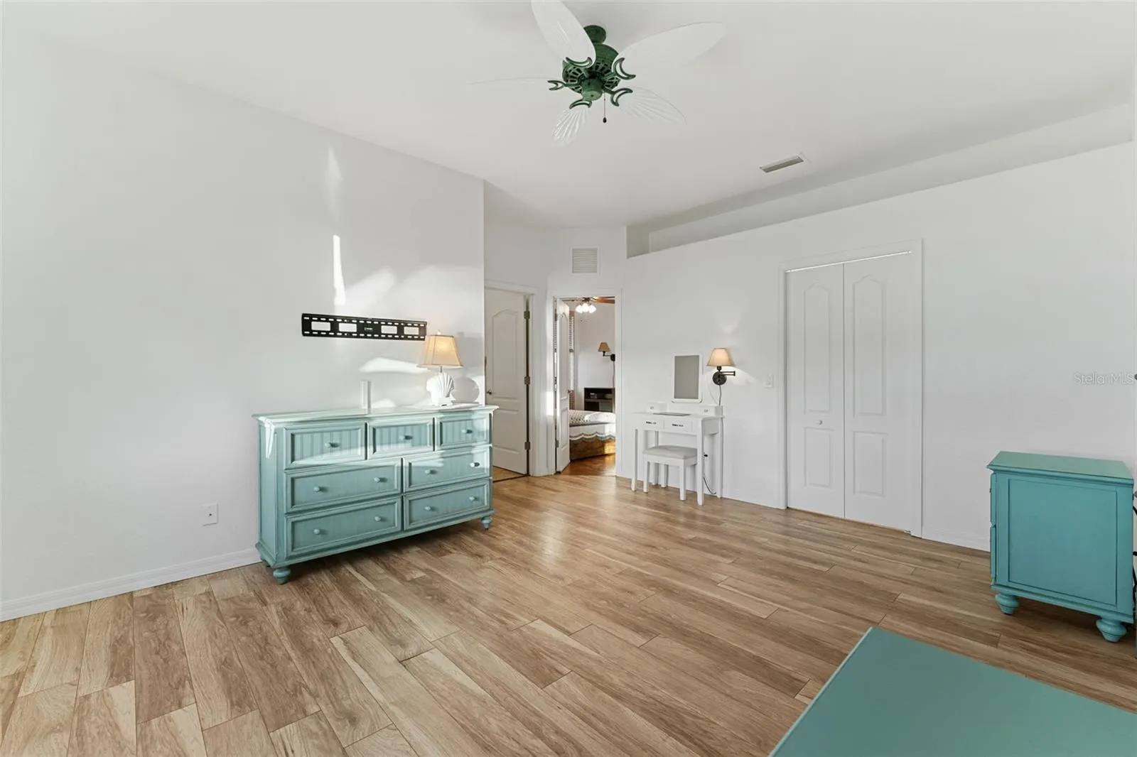 2216 WEAVER BIRD LN