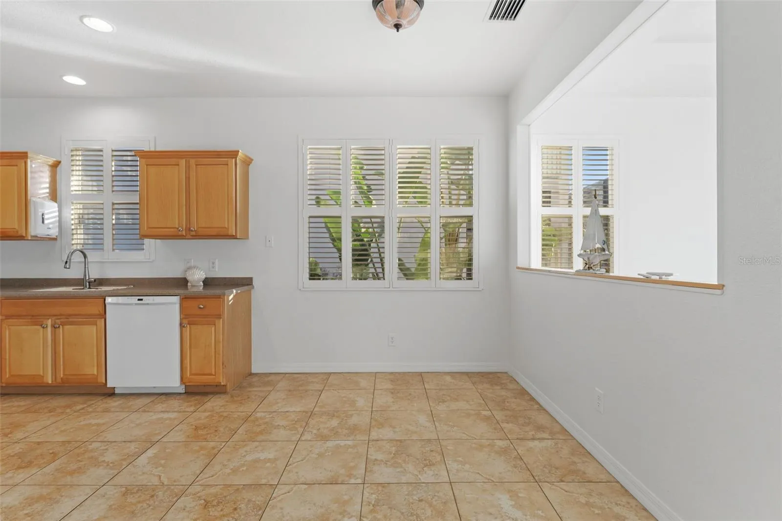 2216 WEAVER BIRD LN
