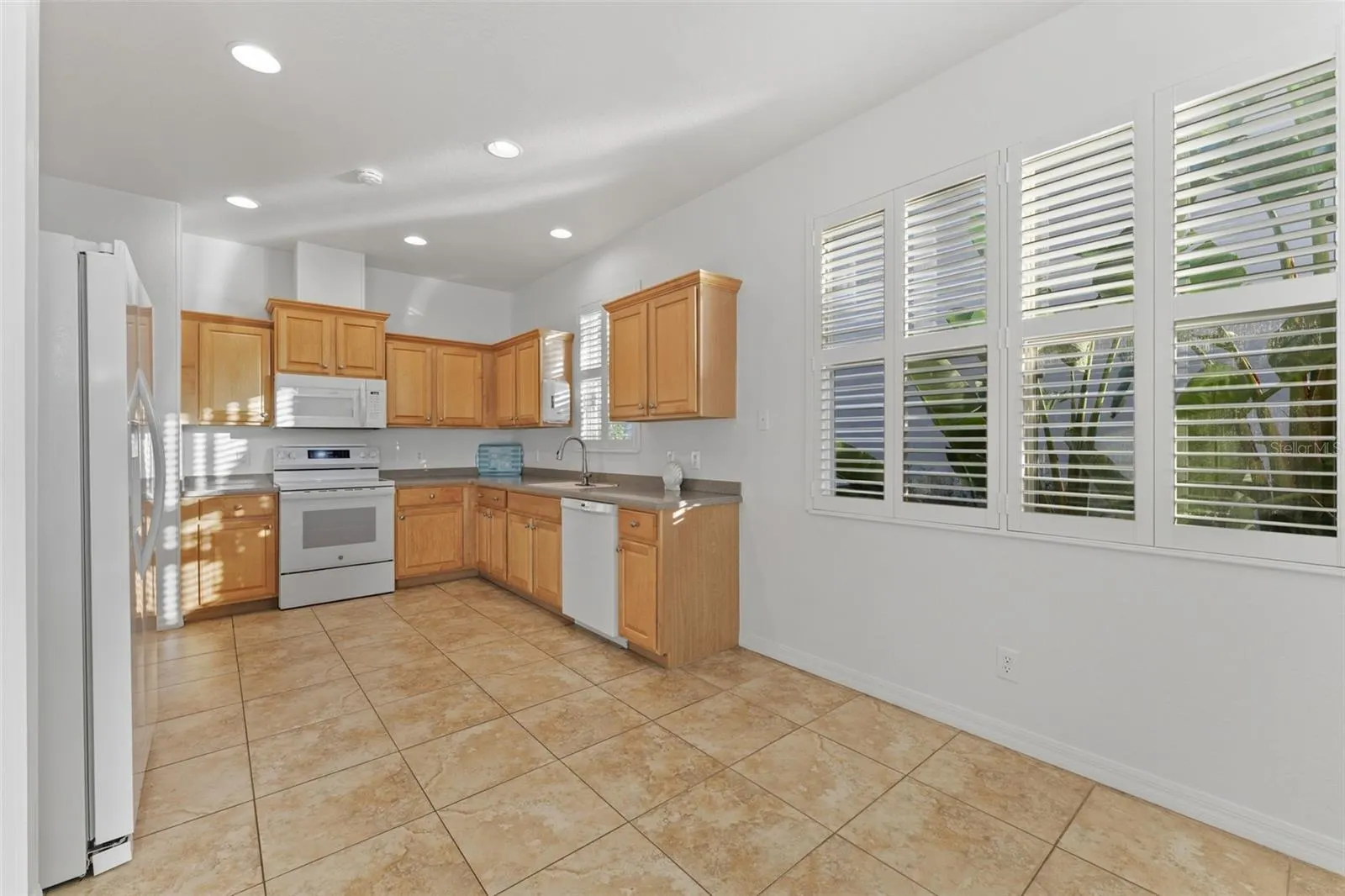 2216 WEAVER BIRD LN