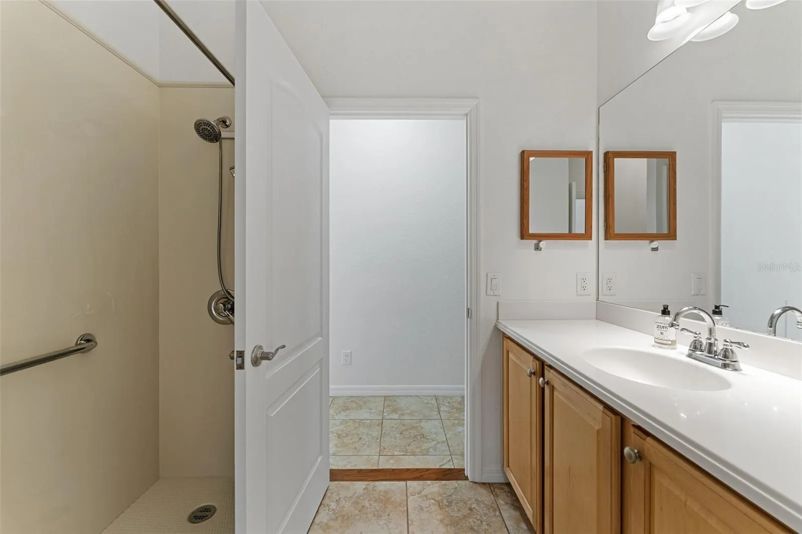 2216 WEAVER BIRD LN