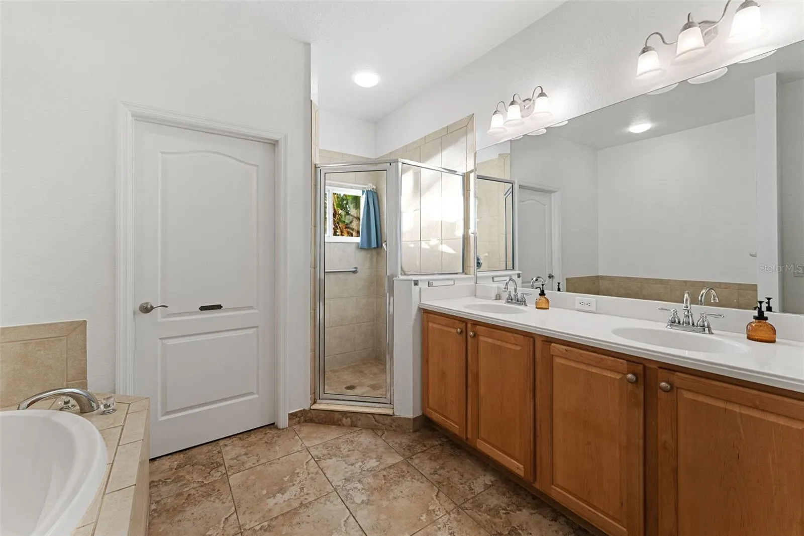 2216 WEAVER BIRD LN