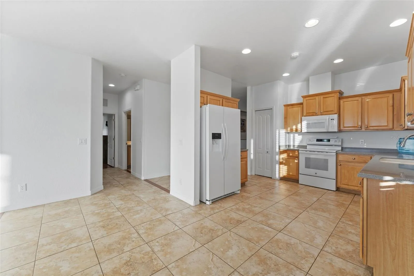 2216 WEAVER BIRD LN