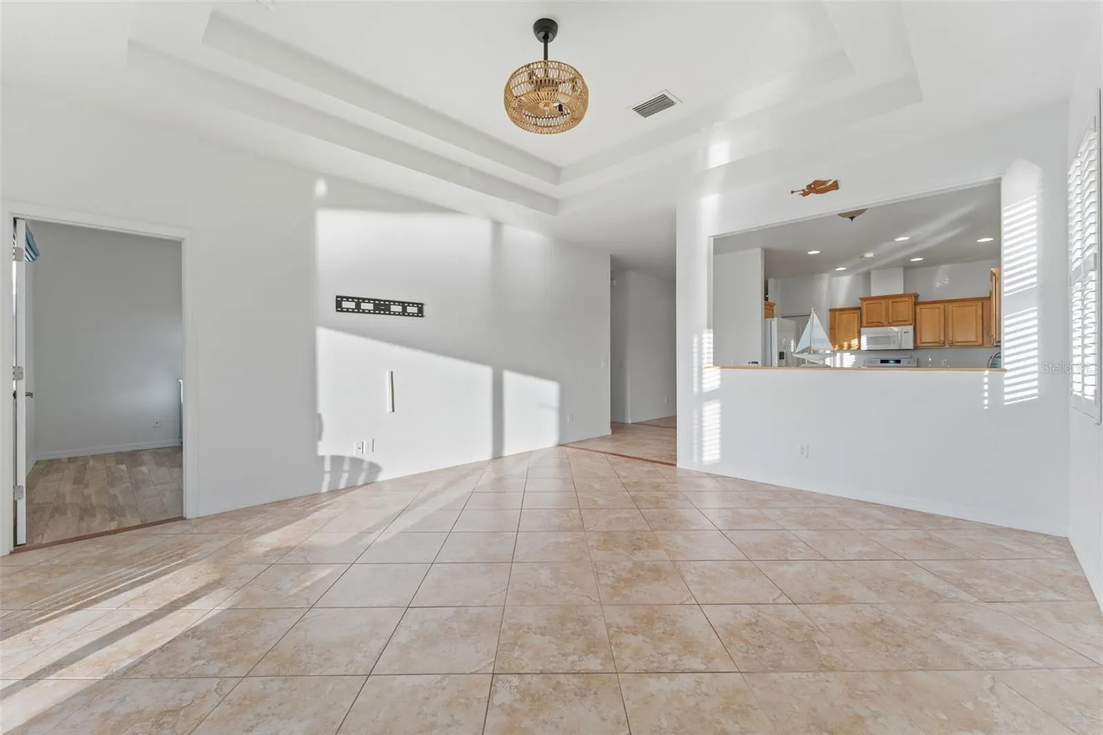 2216 WEAVER BIRD LN