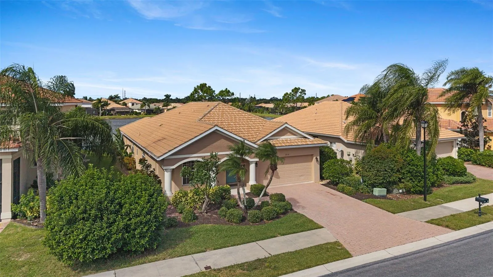 2216 WEAVER BIRD LN