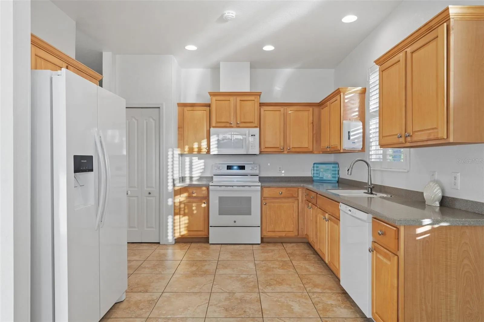 2216 WEAVER BIRD LN