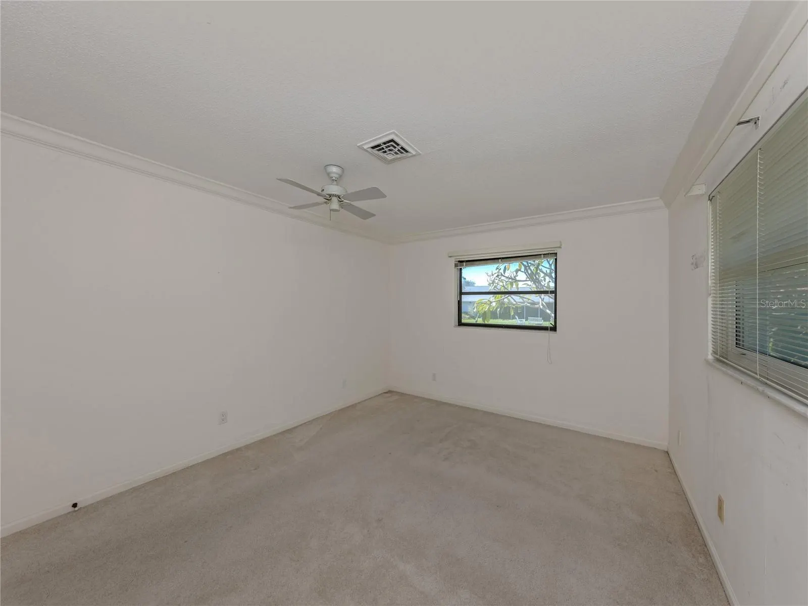 1612 VIKKI CT