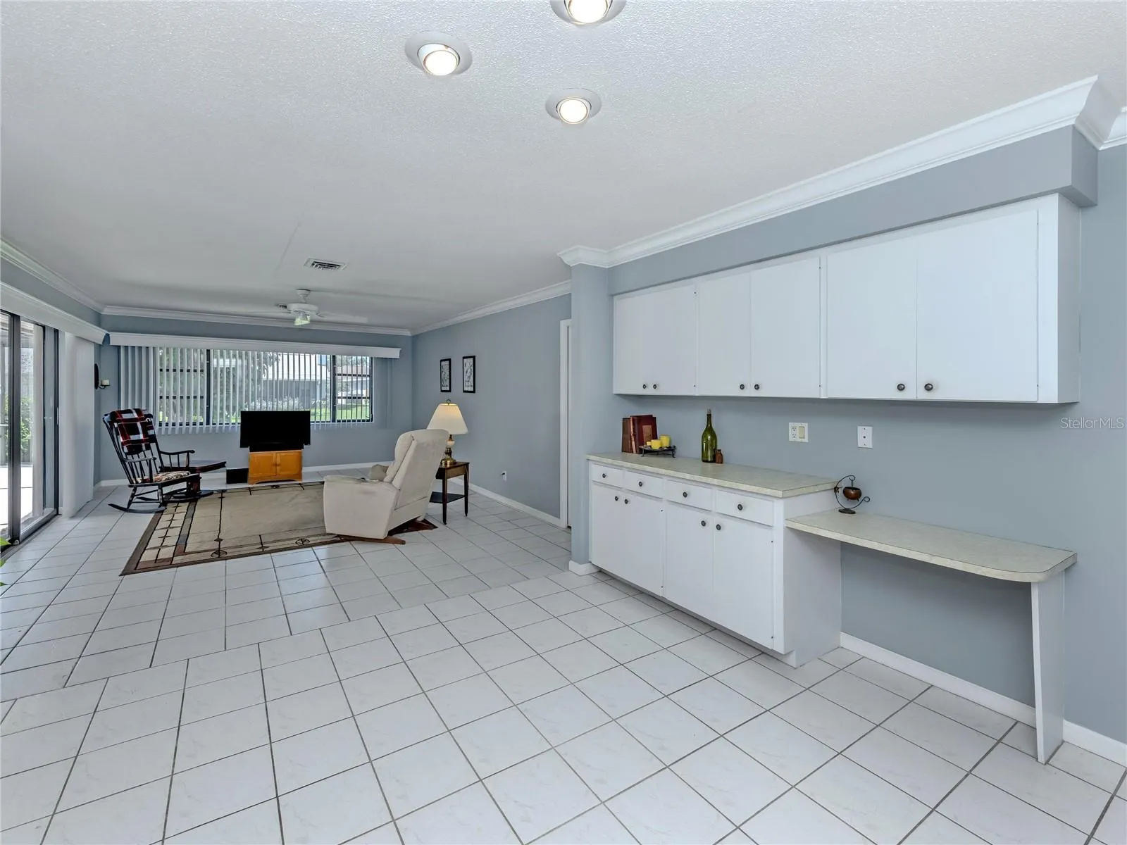 1612 VIKKI CT