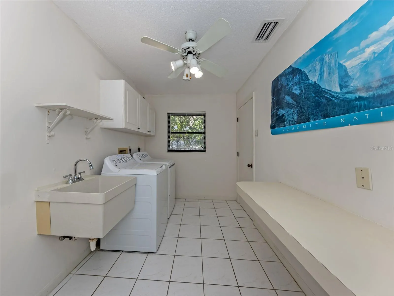 1612 VIKKI CT