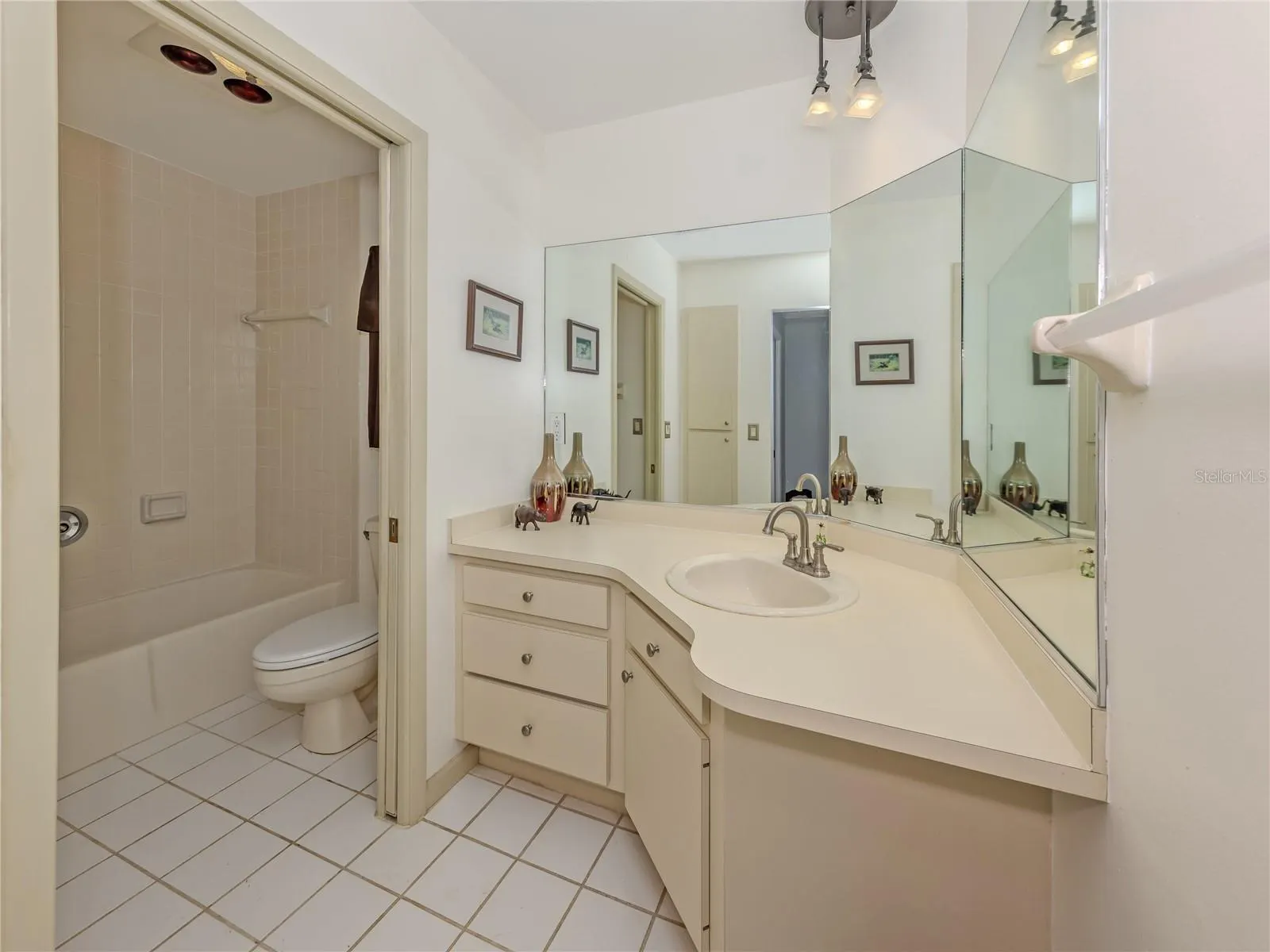 1612 VIKKI CT