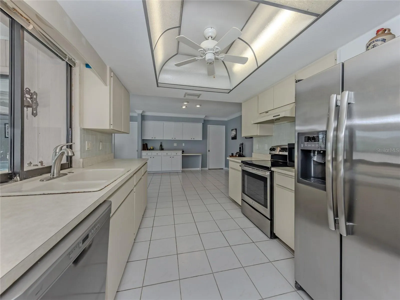 1612 VIKKI CT