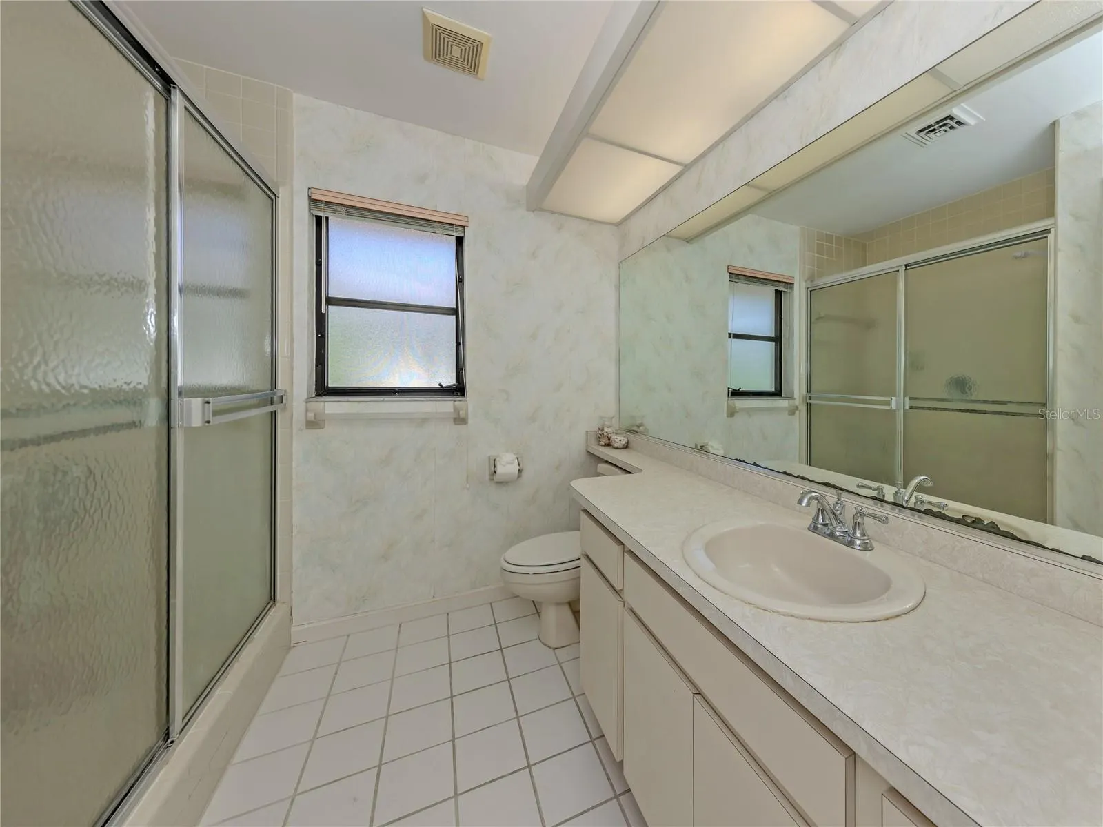 1612 VIKKI CT