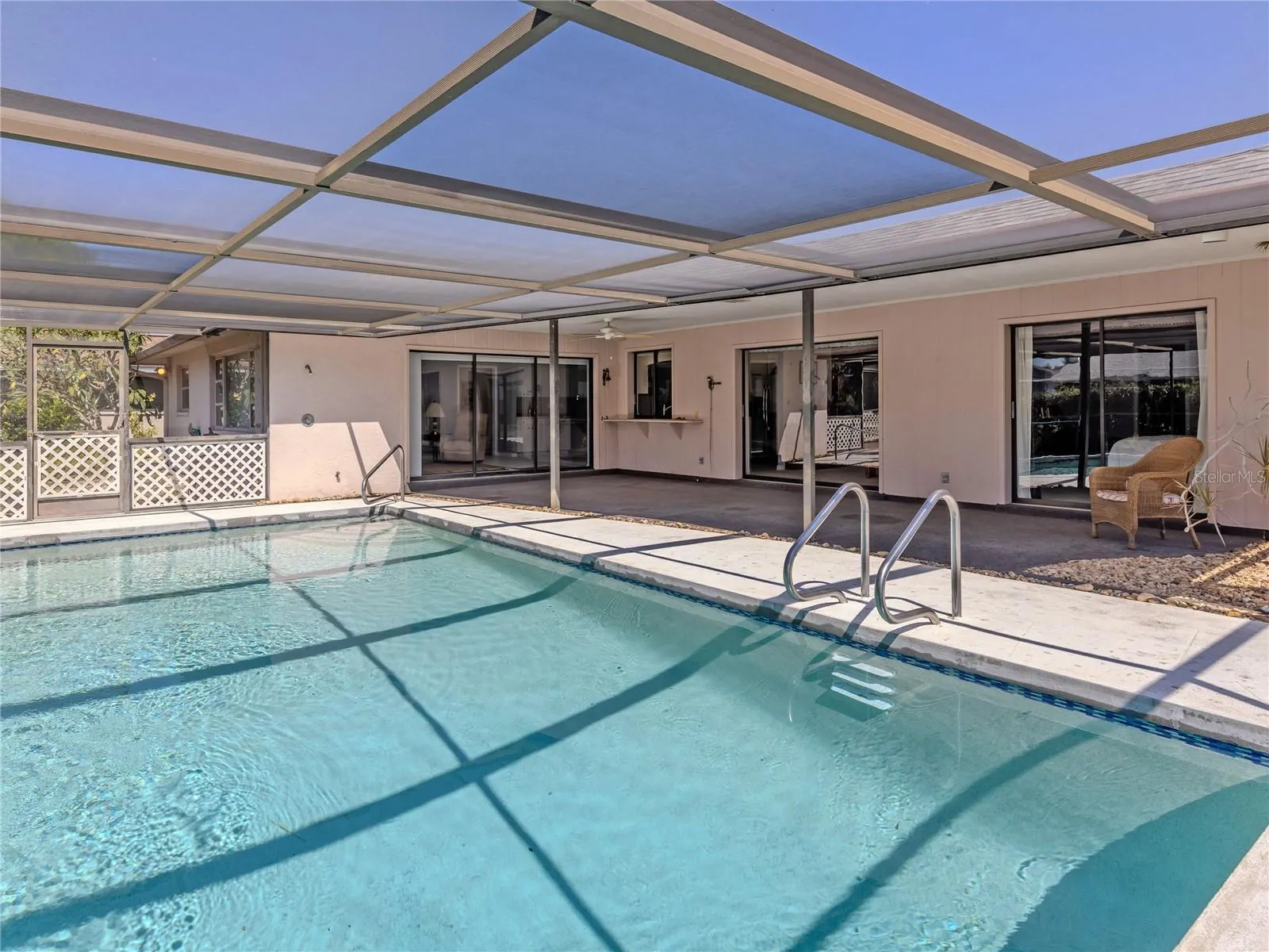 1612 VIKKI CT