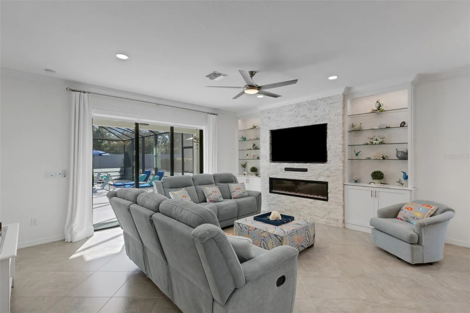 19336 BLUFF DR