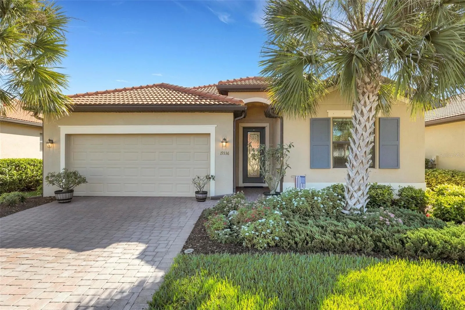 19336 BLUFF DR