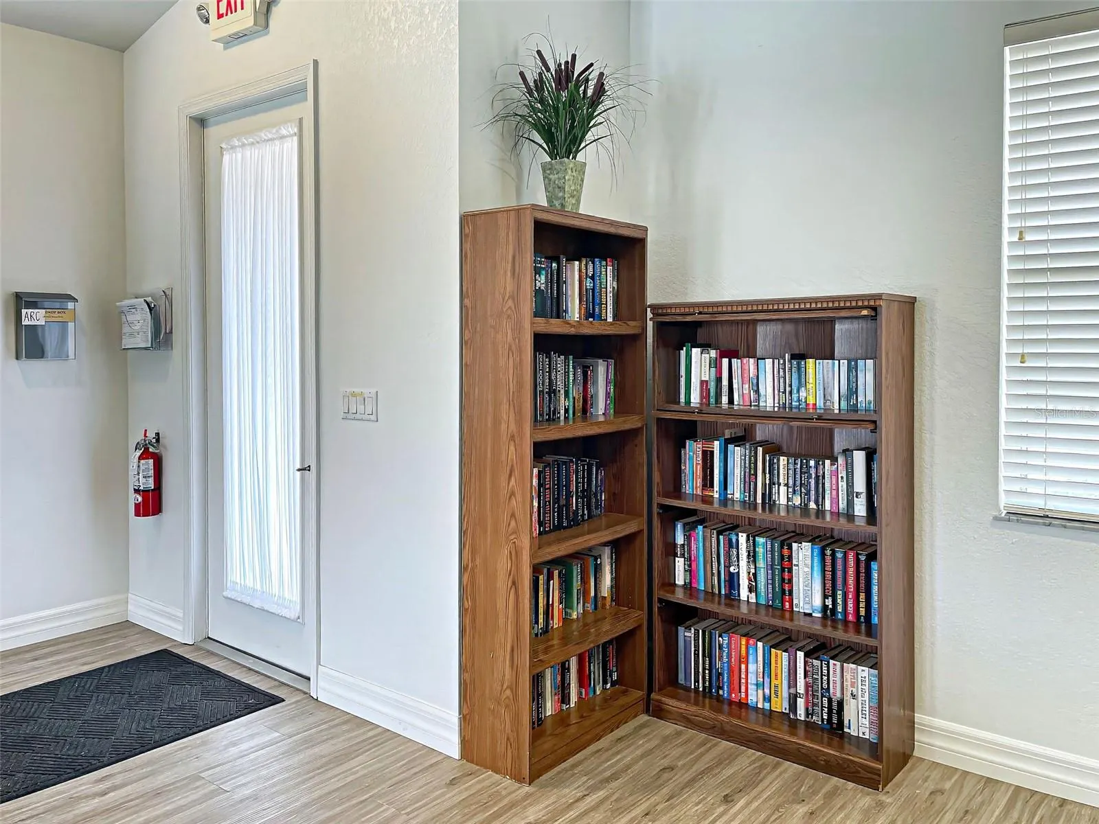 251 VISTA DEL LAGO WAY
