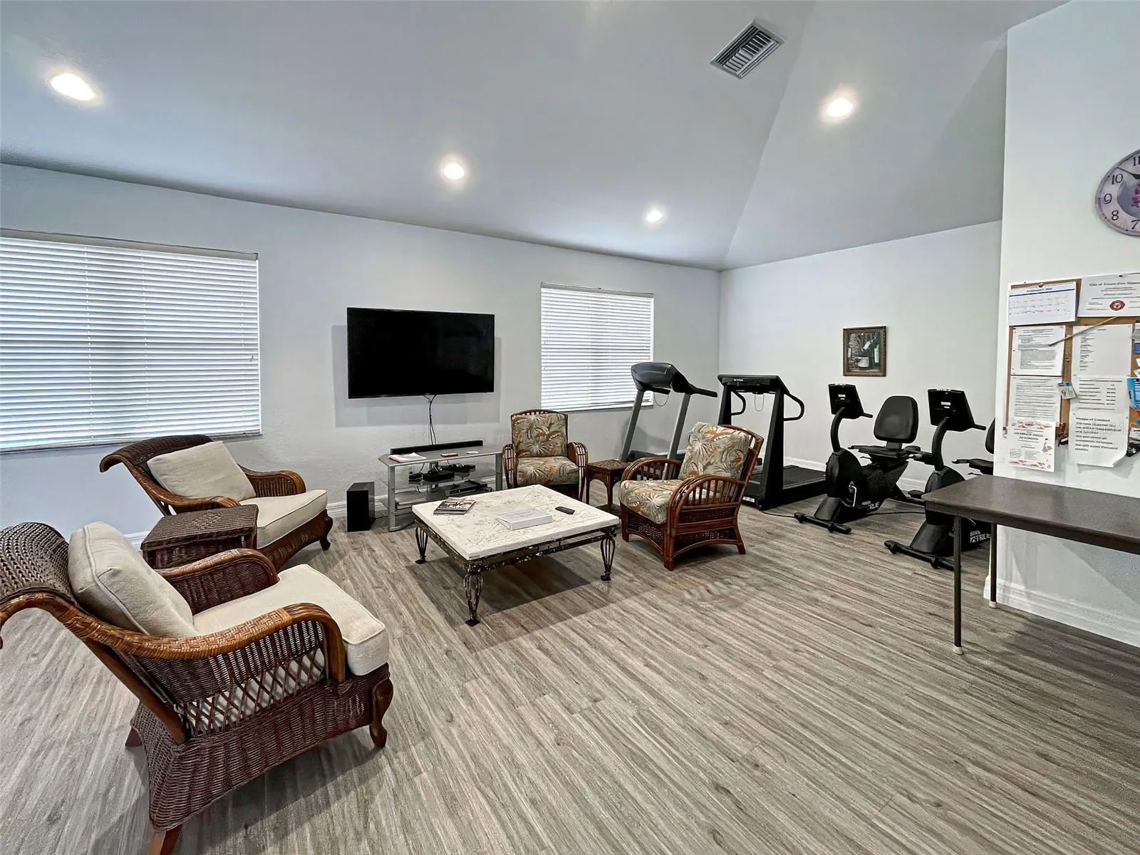 251 VISTA DEL LAGO WAY