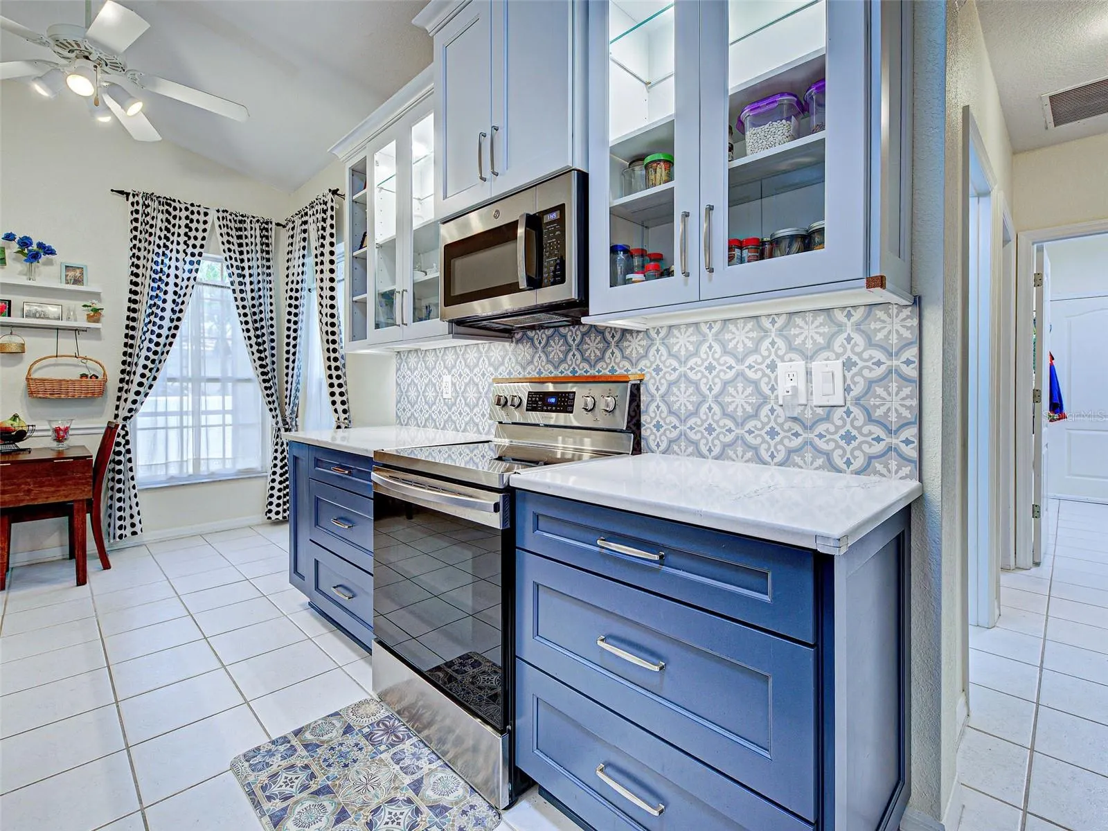 251 VISTA DEL LAGO WAY