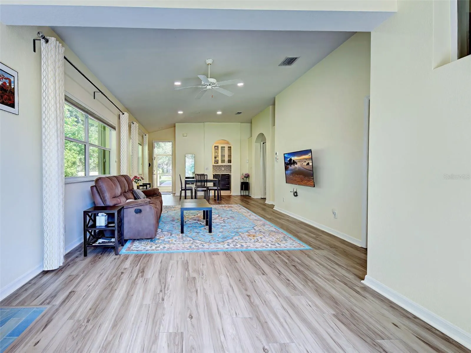 251 VISTA DEL LAGO WAY