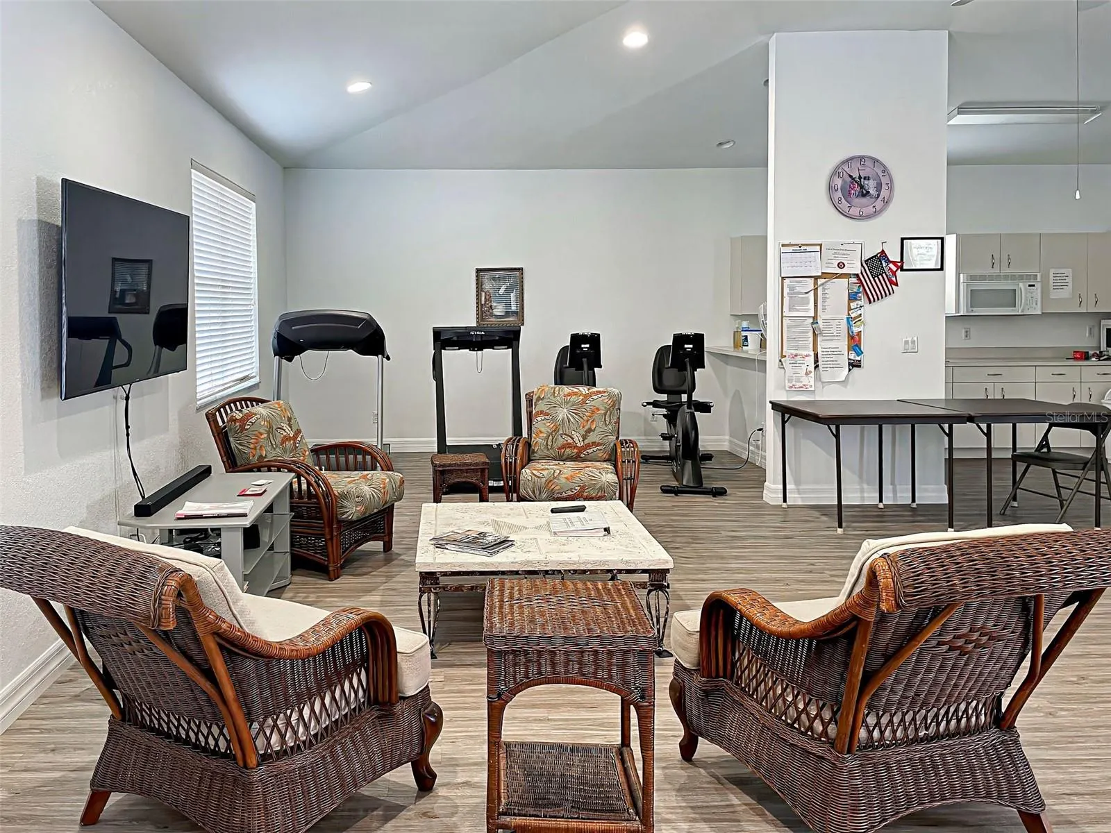 251 VISTA DEL LAGO WAY