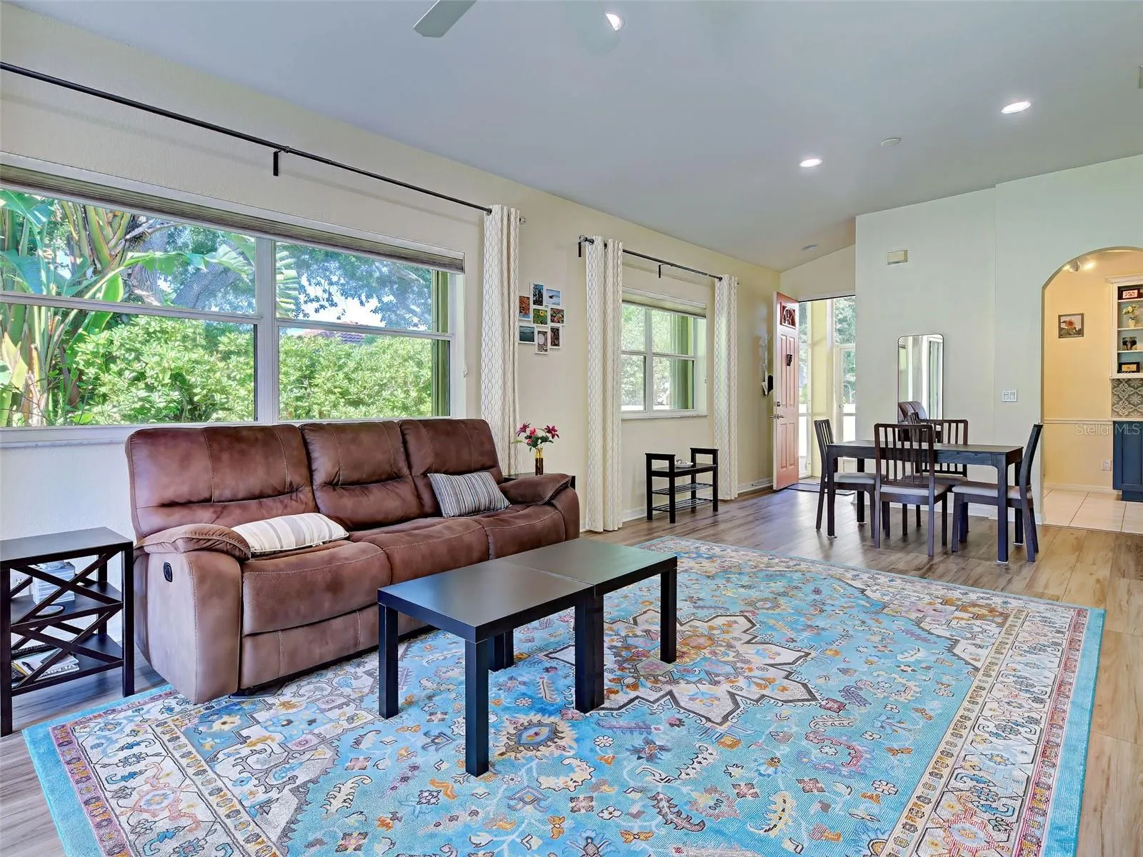 251 VISTA DEL LAGO WAY