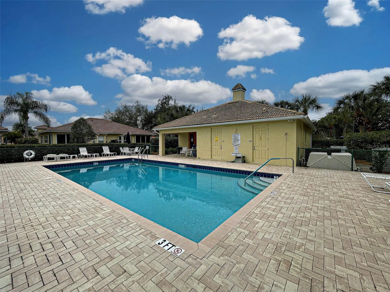 251 VISTA DEL LAGO WAY
