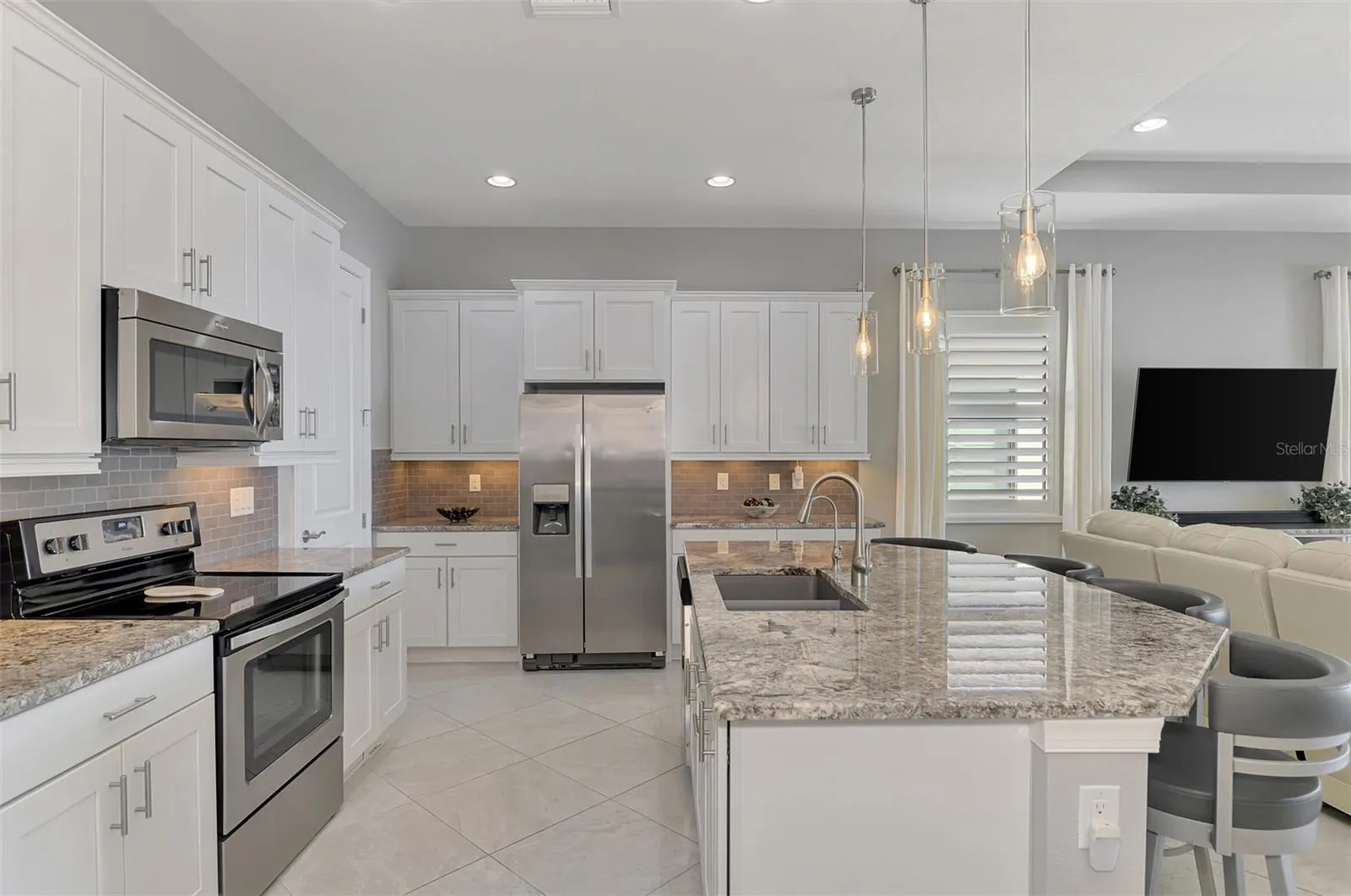 23810 WAVERLY CIR