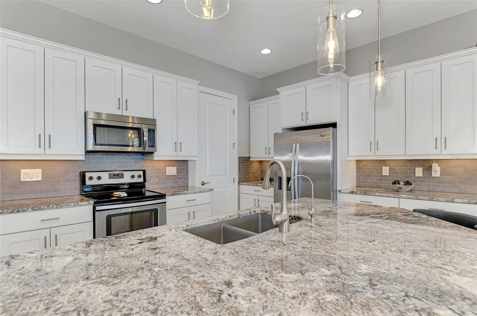 23810 WAVERLY CIR