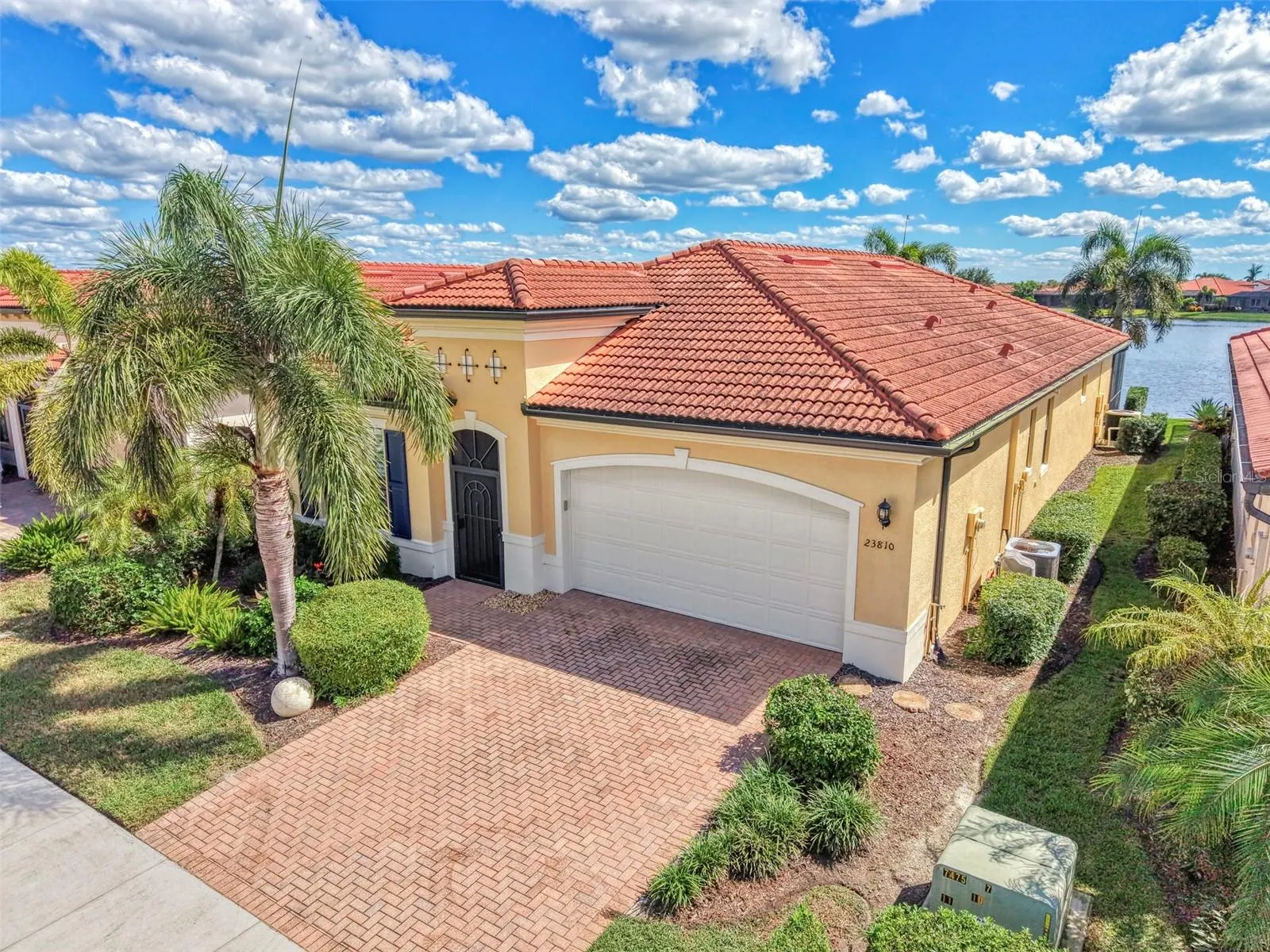 23810 WAVERLY CIR