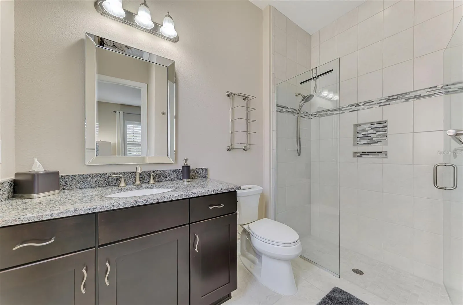 23810 WAVERLY CIR