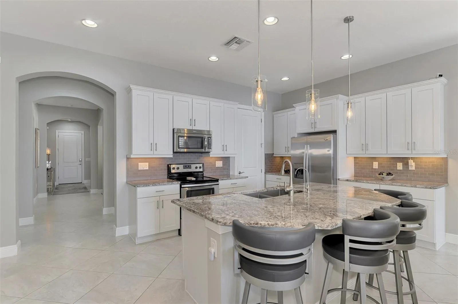 23810 WAVERLY CIR